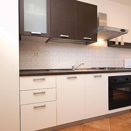2 Bedroom Nice Apartment In Vir Extérieur photo