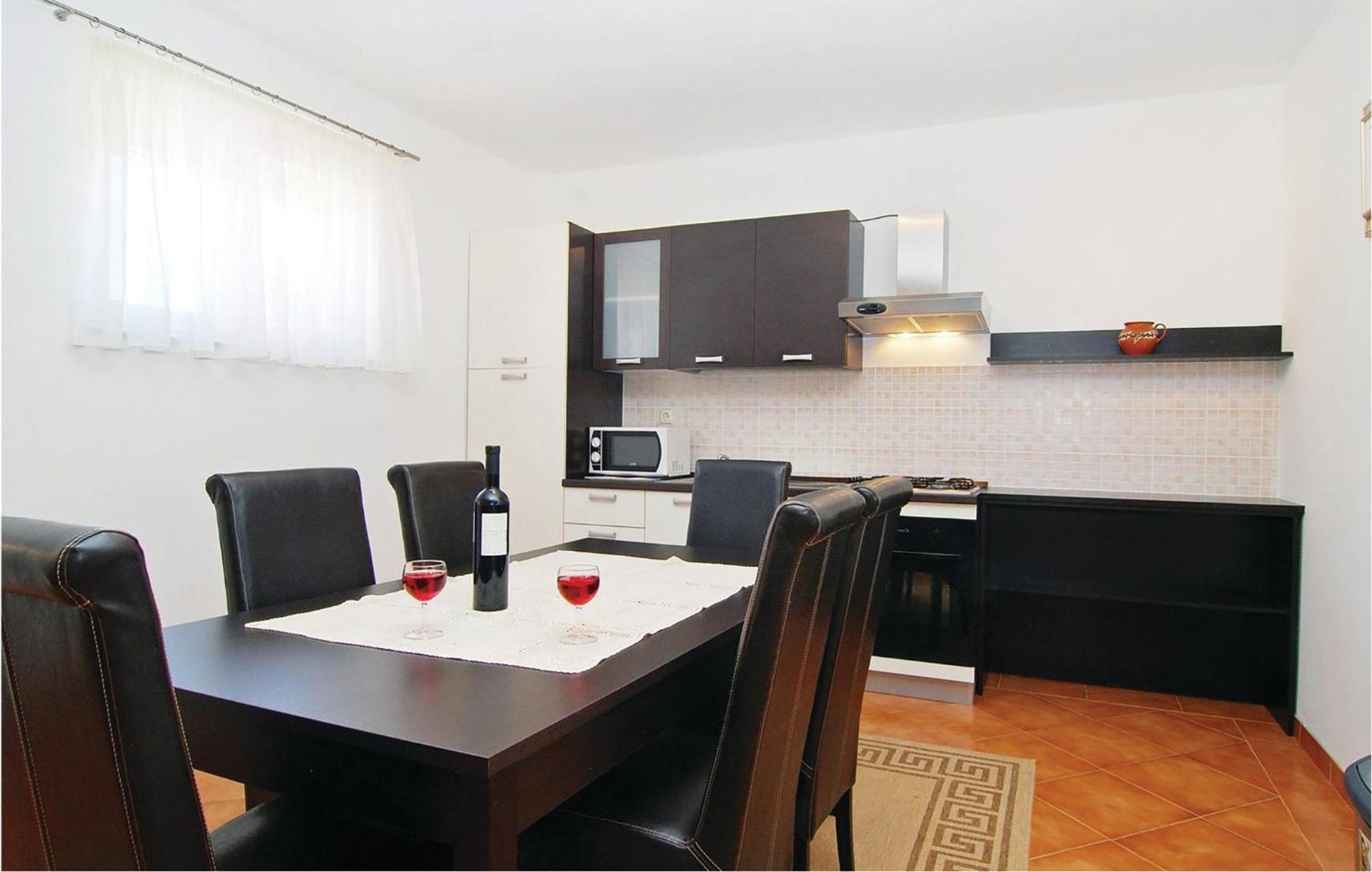2 Bedroom Nice Apartment In Vir Extérieur photo
