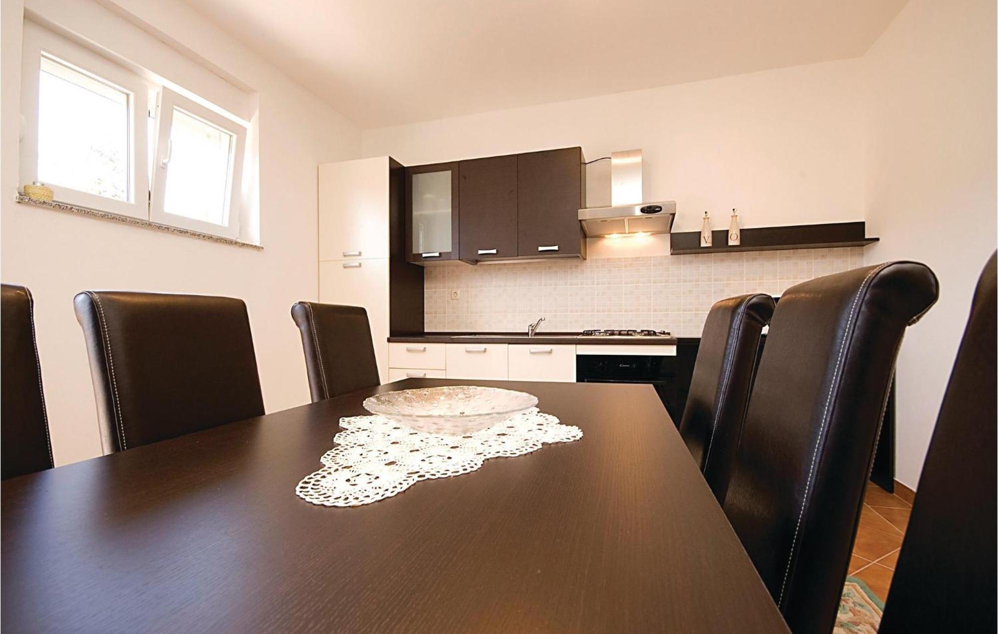 2 Bedroom Nice Apartment In Vir Extérieur photo